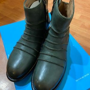 john fluevog beauvoir boots size 7